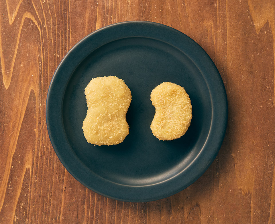 画像：調理された鶏とおからのチキンナゲット