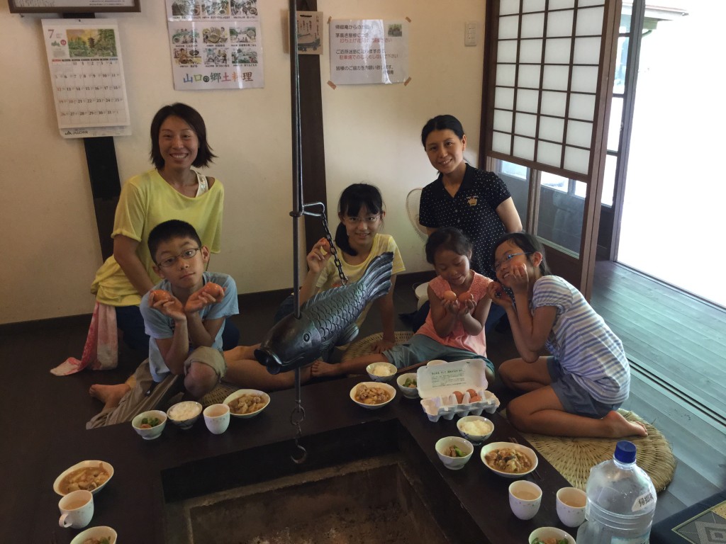 秋川牧園体験ツアー帰郷庵でランチ