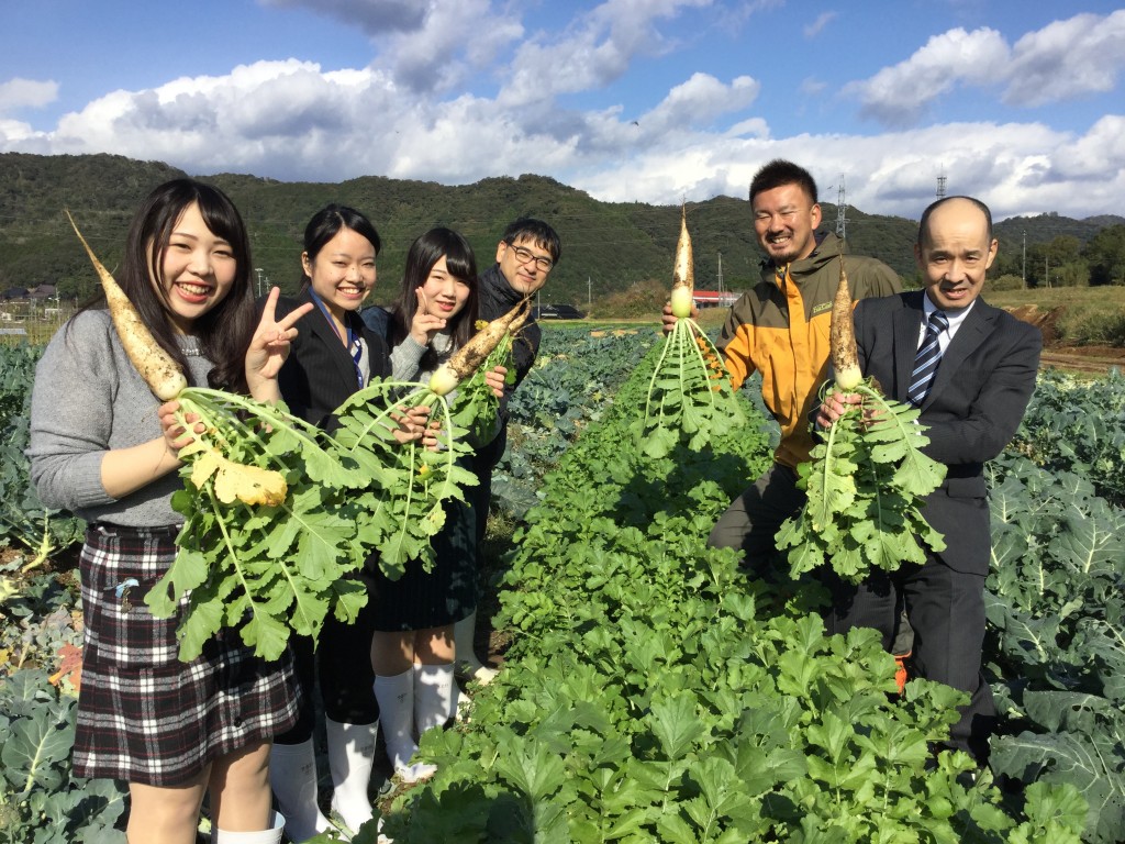 お昼ごはんの鍋に入れる大根も調達！