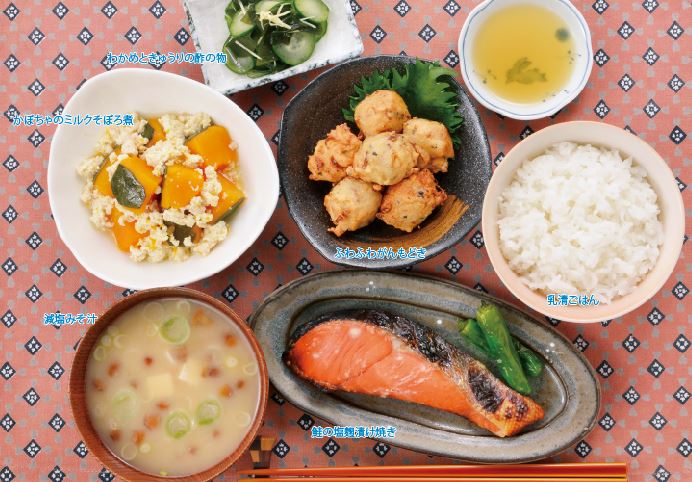 一見普通の和食に見えますが・・・実はこれ全品牛乳が入っているんです!